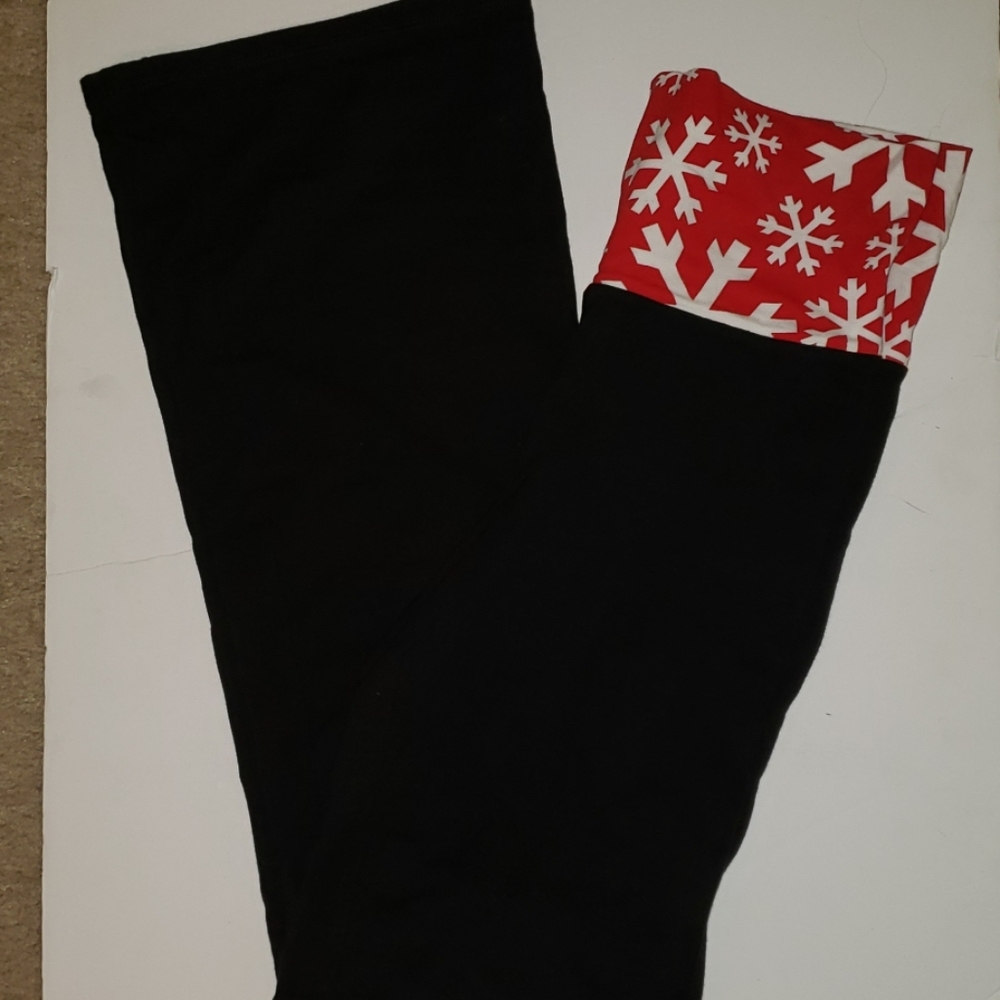Black holiday yoga leggings